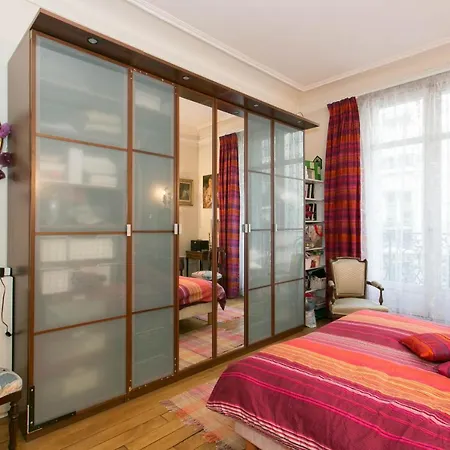 Typical Familial Apartment-champs Elysees By Weekome Parijs