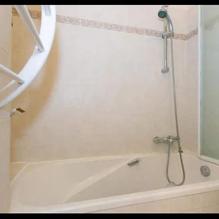Typical Familial Apartment-champs Elysees By Weekome Appartement